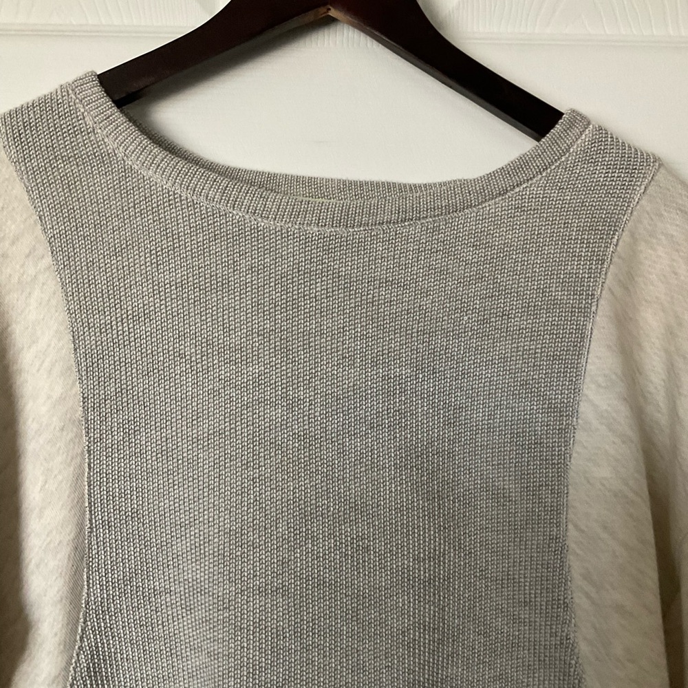 - Calvin Klein great sweatshirt in great condition size XL. - Picture 3 of 4